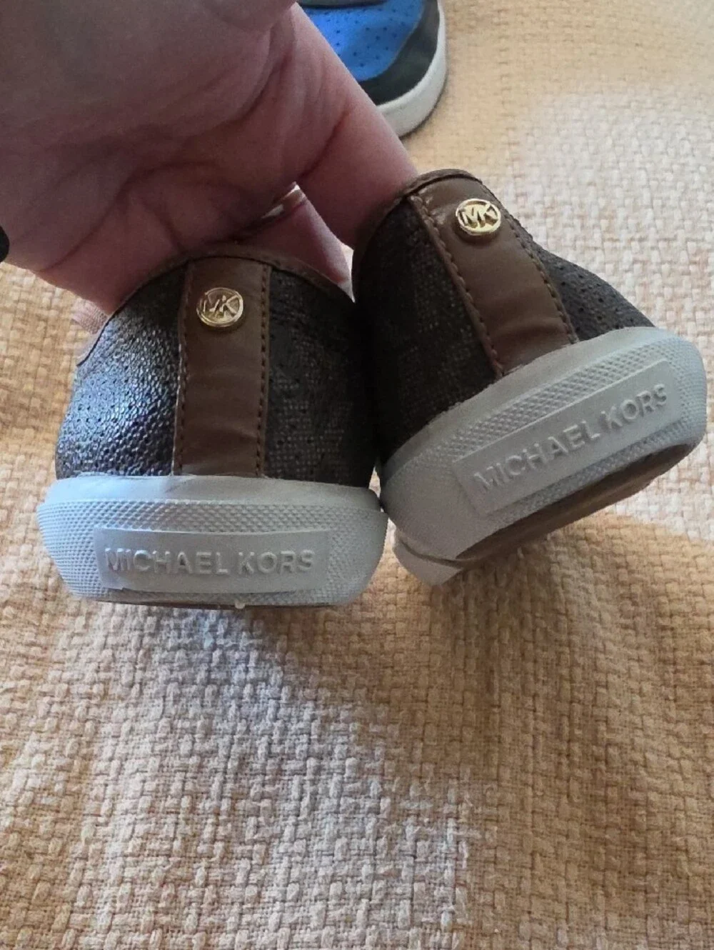 STUNNING MICHAEL KORS LOGO SNEAKERS